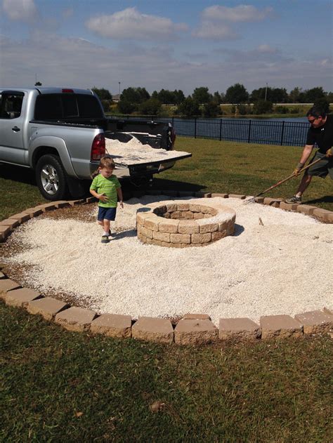 Fire Pit With Pea Gravel And Pavers Fire Pit Landscaping Outdoor