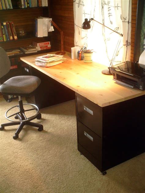 This diy file cabinet desk tutorial. FilliQvist: The Pine Knoll Office Desk