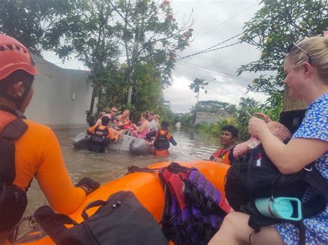 Tim Sar Gabungan Evakuasi Korban Banjir Https Baliilu Com
