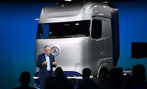 Daimler Trucks Setzt Auf Batterie Und Brennstoffzelle Autogazette De