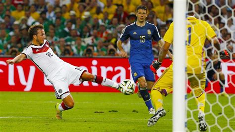 Mario götze wm 2014 finale tor. WM-Finale 2014: Mario Götze und die Bürde des WM-Tors ...