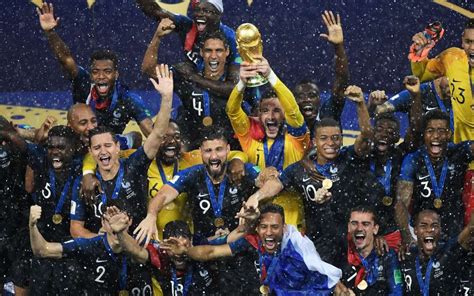 De L équipe De France De Football - Le 15 juillet 2018 : l’équipe de France de football re-devient