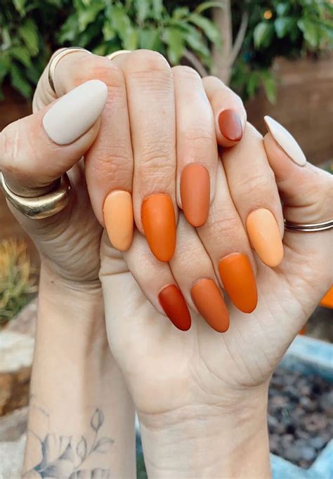 40 Beautiful Nail Design Ideas To Wear In Fall Gradient