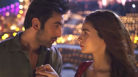 Kesariya Song Out Alia Bhatt And Ranbir Kapoors Chemistry Steals The Show In This Love Anthem