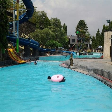Dynasty water park atau biasa juga disebut dynasty water world merupakan salah satu tempat wisata yang cukup menarik, dilengkapi dengan kolam renang, seluncur air hingga kolam semprot baik buat dewasa atau juga buat. Bukit Awan Water Park Gresik Kabupaten Gresik, Jawa Timur ...