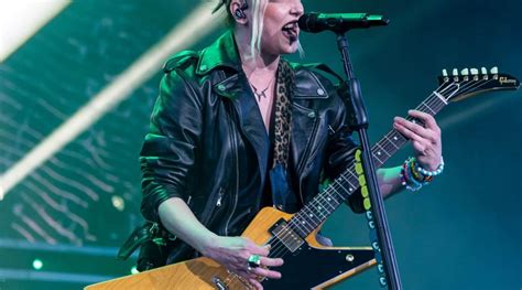 Halestorms Lzzy Hale On Why She Insists On Being Honest With Fans It