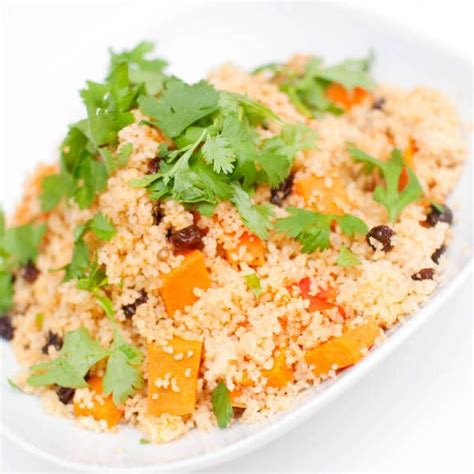 Knorr marokkaanse couscous is marokkaans gerecht met couscous gekruid met zoete kaneel en hartige specerijen als komijn en koriander. Marokkansk couscous | Mat, Couscous, Middag
