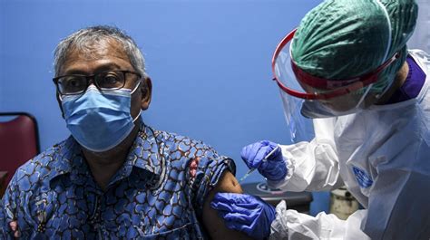 Syukurlah, di awal tahun 2021 ini, vaksinasi mulai dilakukan secara bertahap di seluruh indonesia. Link Pendaftaran Lansia Suntik Vaksin COVID-19 di Jakatra ...