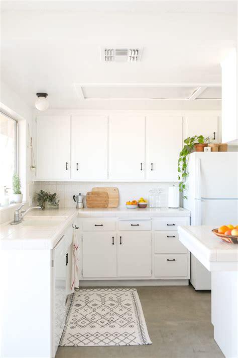 When doing small apartment kitchen design, either a corridor kitchen design or a line layout design will be best to optimize the workflow. 35 Best Small Kitchen Design Ideas - Decorating Small ...