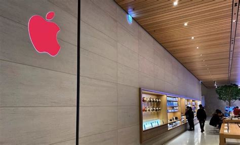 World Aids Day Prompts Apple Store Logos To Turn Red Cult Of Mac
