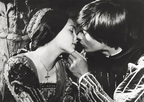 Romeo And Juliet 1968 25 Unforgettable Kisses Purple Clover