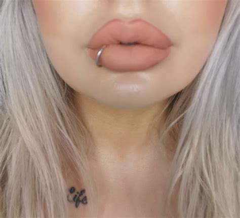 25 Lip Piercings