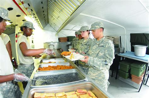 Field Feeding Food Service Soldiers Learn To Prepare Meals In Less