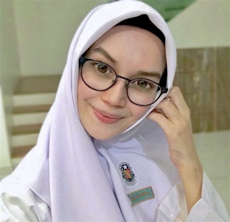 Tkw hongkong ajak anak majikan yg masih unyu\ cek in. "Mak Pak Yang Jenis Selfish Berhenti Kereta Depan Sekolah ...