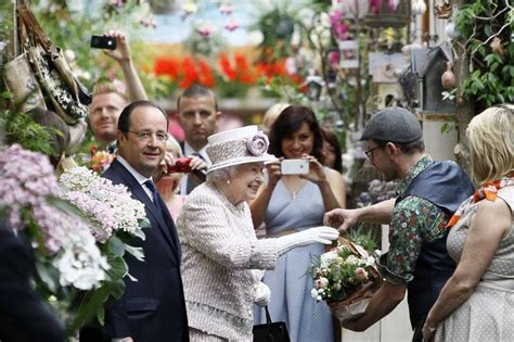 Kraljica Elizabeta Posetila Parisku Pijacu Cveća Koja Je Dobila Ime Po