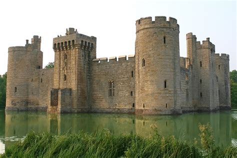 中世纪的城堡又臭又潮湿，黑暗得像猫头鹰一样 188jdc金宝搏