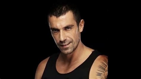 Oyunculuğa başlamadan önce profesyonel modellik yaptı. İbrahim Çelikkol : Amor en blanco y negro - Divinity.es ...
