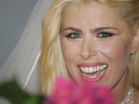 Loredana lecciso, l'argomento, per ora lo evita. loredana-lecciso (4) | Blitz quotidiano