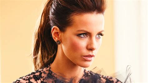 See Kate Beckinsale Busting Out Of A Sparkly Plunging Neckline Giant