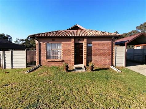 3 Bedroom House For Sale In Clayville