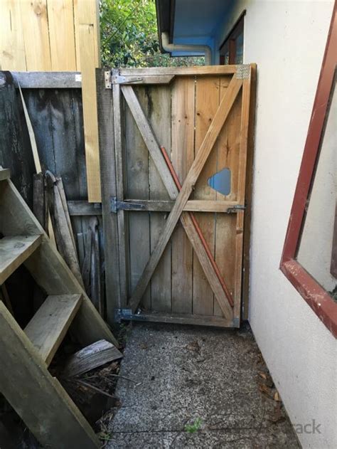 Fix A Gate That Wont Close 348848 Builderscrack