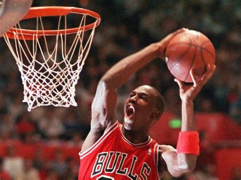 Jordan äger ett eget varumärke som heter air jordan och inriktar sig främst på basketskor och basketkläder. Basket, Michael Jordan e la teoria del complotto: il primo ...