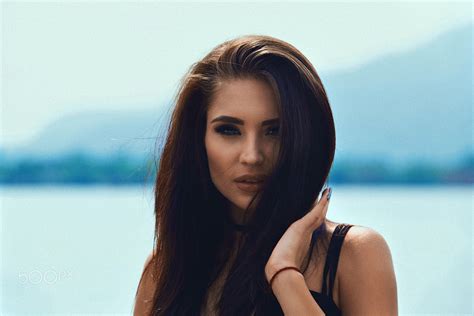 Masaüstü Yüz Kadınlar Model Portre Alan Derinliği Uzun Saç Mavi Gözlü Göl Boyalı