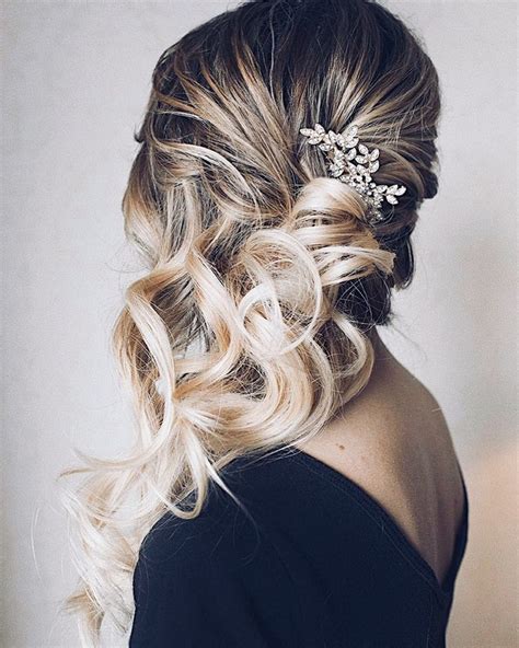 Top Hairstyles For 2019 Side Swept Soft Curls A Wedding Hair