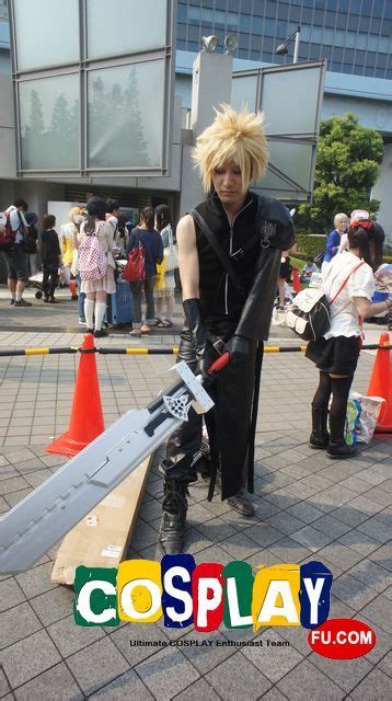 cloud strife cosplay from final fantasy at コミックマーケット84 comiket 84 cosplay cloud strife