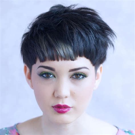 Another way how to pack hair of medium length is to make a beautiful the packing gel hairstyle is always a classic option for most women. 20 Stunning Looks with Pixie Cut for Round Face