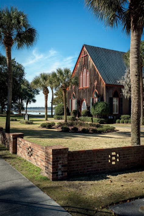 If there's something about springtime that leaves you yearning for younger. Small-Town Escapes: Bluffton, SC - Garden & Gun