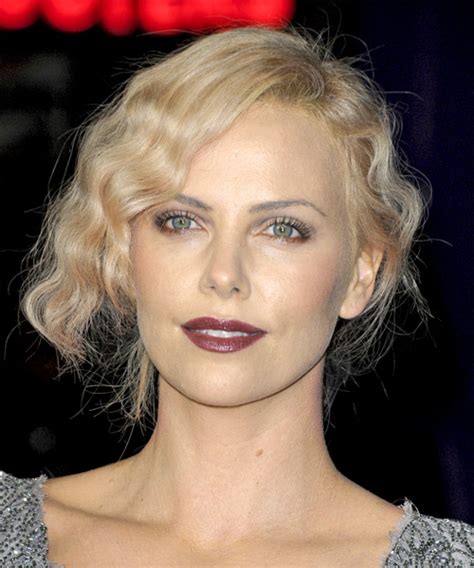 Charlize Theron S 19 Best Hairstyles And Haircuts