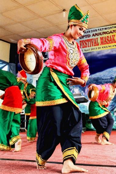 Syair Berdendang Dalam Tari Indang Kesenian Situs Budaya Indonesia