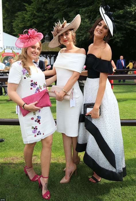 Newmarket Racegoers Put On Elegant Display On Ladies Day Daily Mail