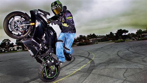Check Out The Guide To Become A Motorcycle Stunt Rider Bikesure