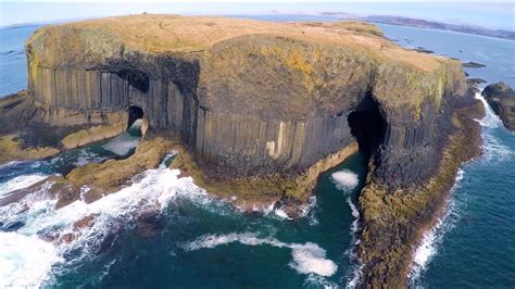 Mysterious Fingals Cave In Scotland Earth Is Mysterious