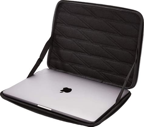 7 Best Laptop Carrying Cases For Traveling