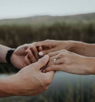 Die wenner sal aangekondig word via 'n live trekking op 10 julie om 13h00 op burre burger die tweede wenner kry die ander bakkie wat nie gekies is nie. Foto's: Voormalige Mej. SA verloof | Maroela Media