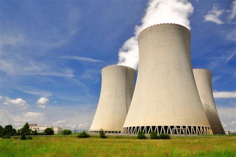 1 cost is relatively low. Advantages and Disadvantages of Nuclear Energy | LoveToKnow