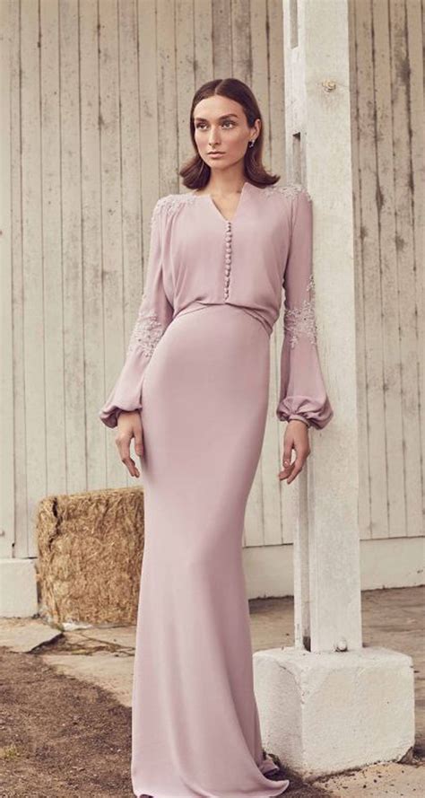 Kamu bisa membantu menghemat pengeluaran bridesmaid dengan memberikan pakaian jadi. Fesyen Baju Raya Moden, Murah, Terkini & Trending 2020 in ...