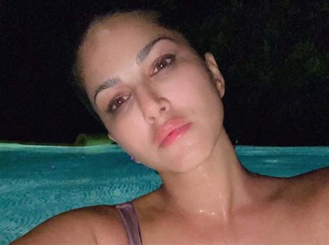 Sunny Leone Enjoys Her Swimming Pool Moments In Maldives Indiablooms
