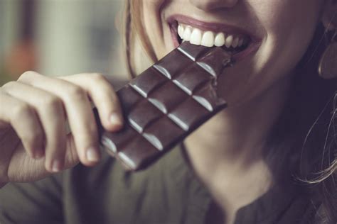 Με ποιον τρόπο θα βγάλετε εύκολα το λεκέ από σοκολάτα