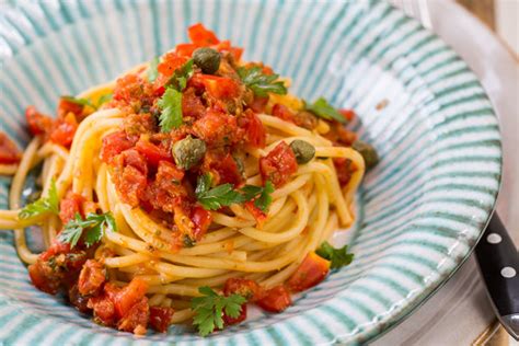 Making and canning your own spaghetti sauce is something families remember years later. Spaghetti with No-Cook Tomato Sauce