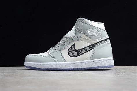 This jordan 1 retro high is composed of a white and grey leather upper with traditional dior monogram print swoosh. Nike Dior X Air Jordan 1 High Og Grey White-Black 553668 ...