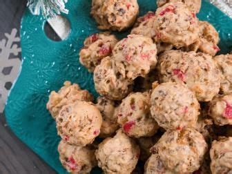 Renee comet ©© 2016, television food network, g.p. Trisha Yearwood Christmas Bell Cookies/Foodnetwork. / Frank Sinatra And Bing Crosby Are Going To ...