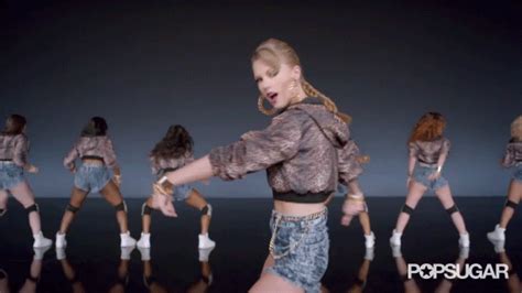 This Attempt At Twerking Taylor Swift Shake It Off S Popsugar Entertainment Photo 7
