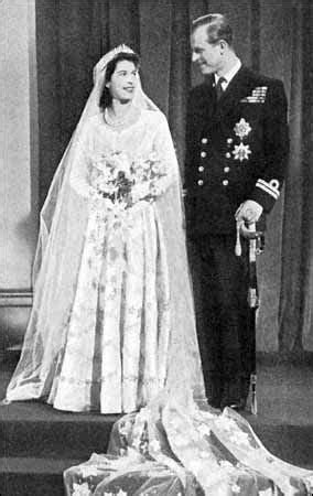 Queen elizabeth's life in pictures. Royal Wedding: Kate Middleton's Wedding Dress - Mole Empire
