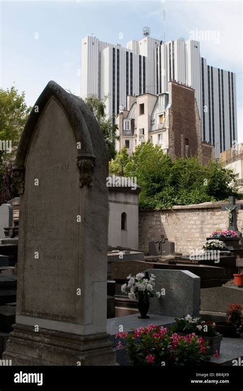 Montparnasse Cemetery Hi Res Stock Photography And Images Alamy