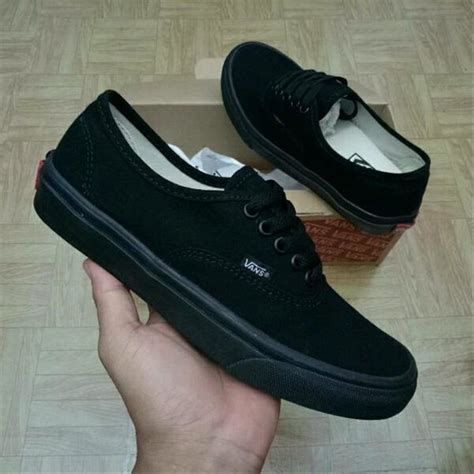 Classic tumble old skool white vans review. Gambar Sepatu Vans Full Black - AR Production