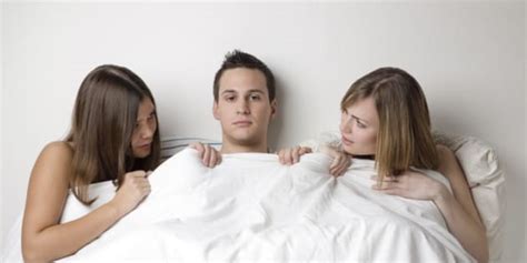 3nder Threesome App Sex With Two People Just Got Easier Huffpost Canada